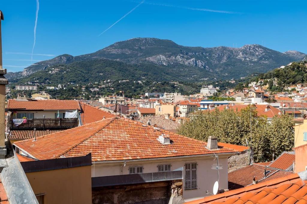Between The Roofs Of Menton Old Town And The Sea Exterior photo