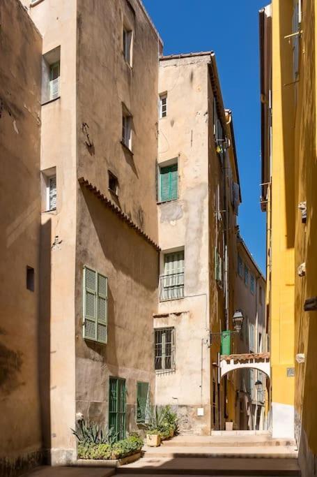 Between The Roofs Of Menton Old Town And The Sea Exterior photo