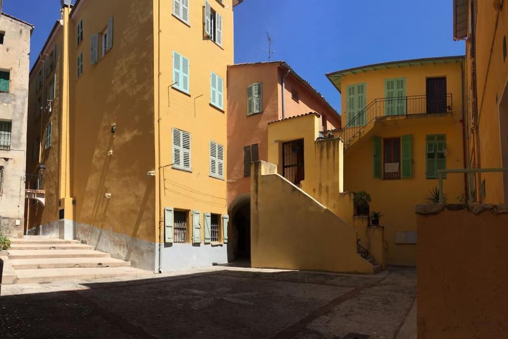 Between The Roofs Of Menton Old Town And The Sea Exterior photo